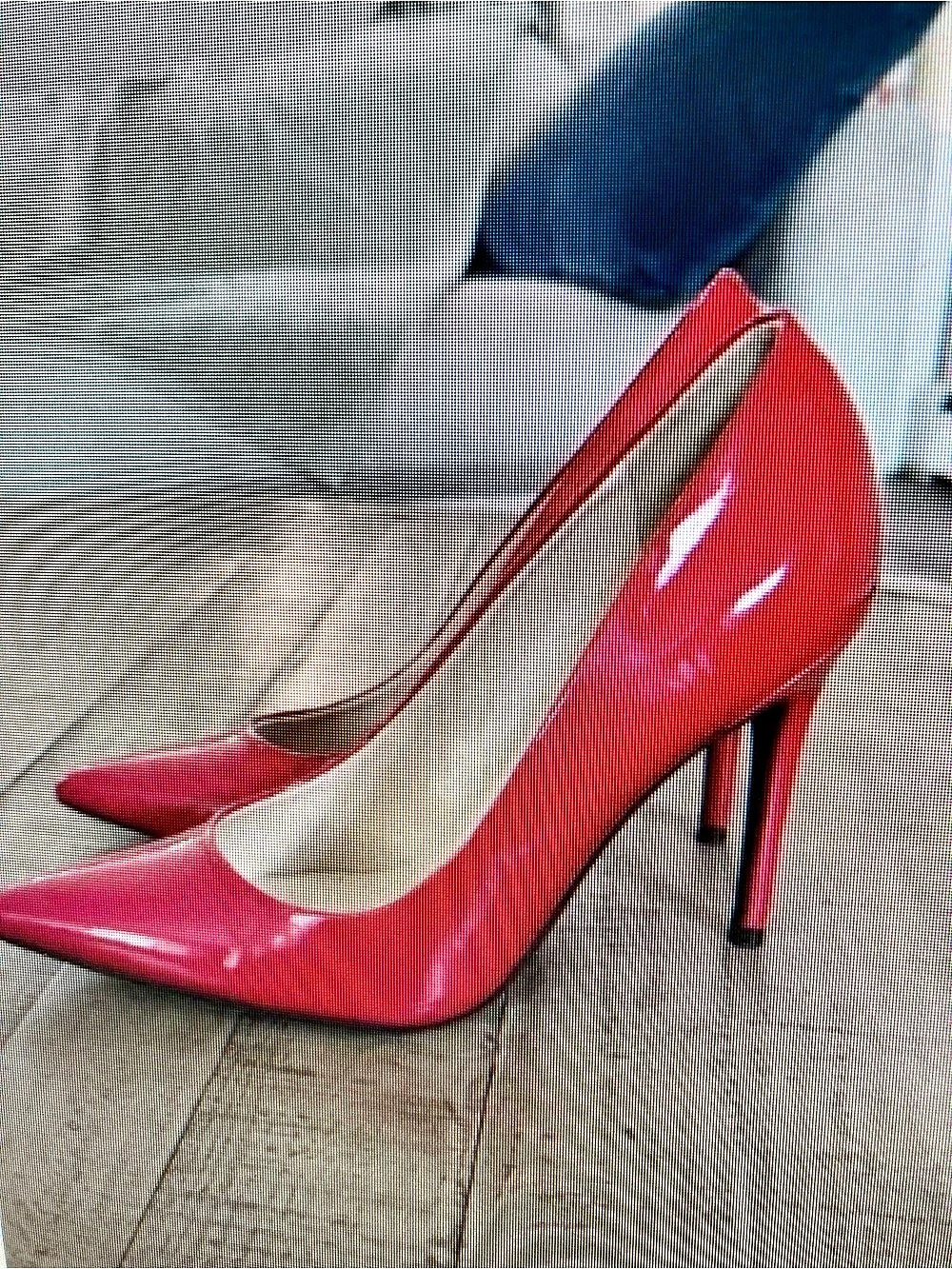 Pointed-Toe Heels in Pink Like New